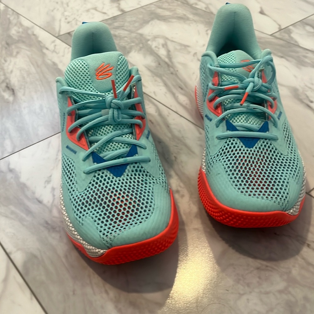Curry Underarmour sneakers size 12 . Used 3 times
